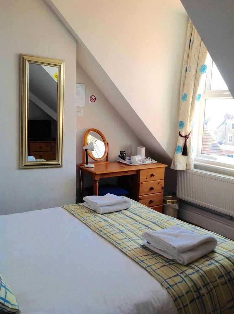 By The Sea Bed And Breakfast Eastbourne Exteriör bild