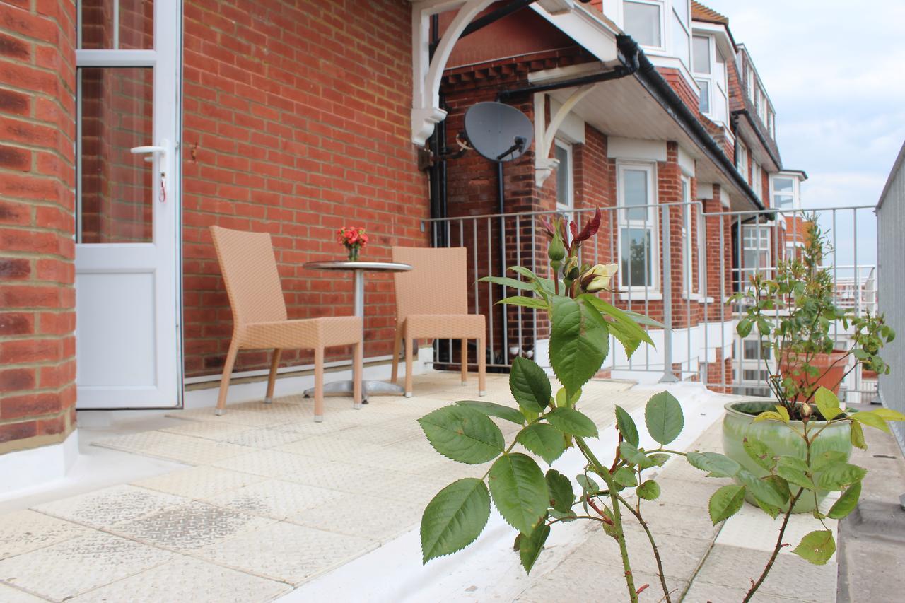 By The Sea Bed And Breakfast Eastbourne Exteriör bild