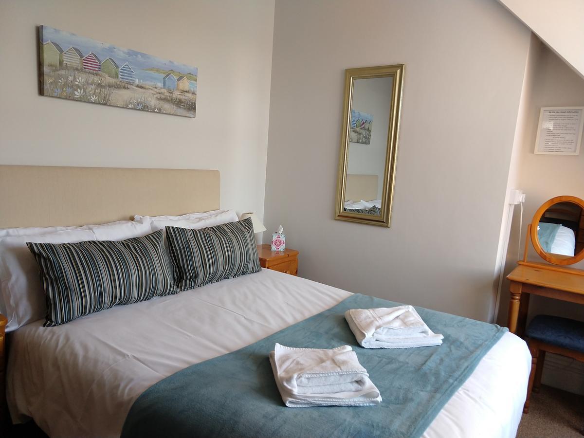 By The Sea Bed And Breakfast Eastbourne Exteriör bild
