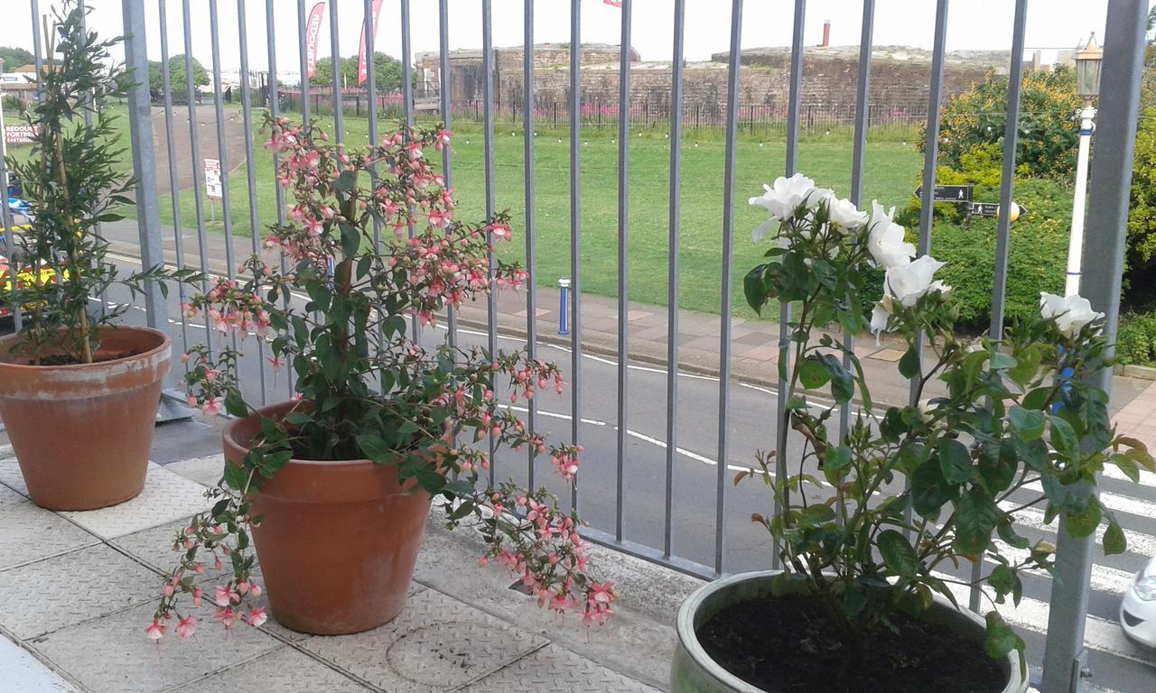 By The Sea Bed And Breakfast Eastbourne Exteriör bild