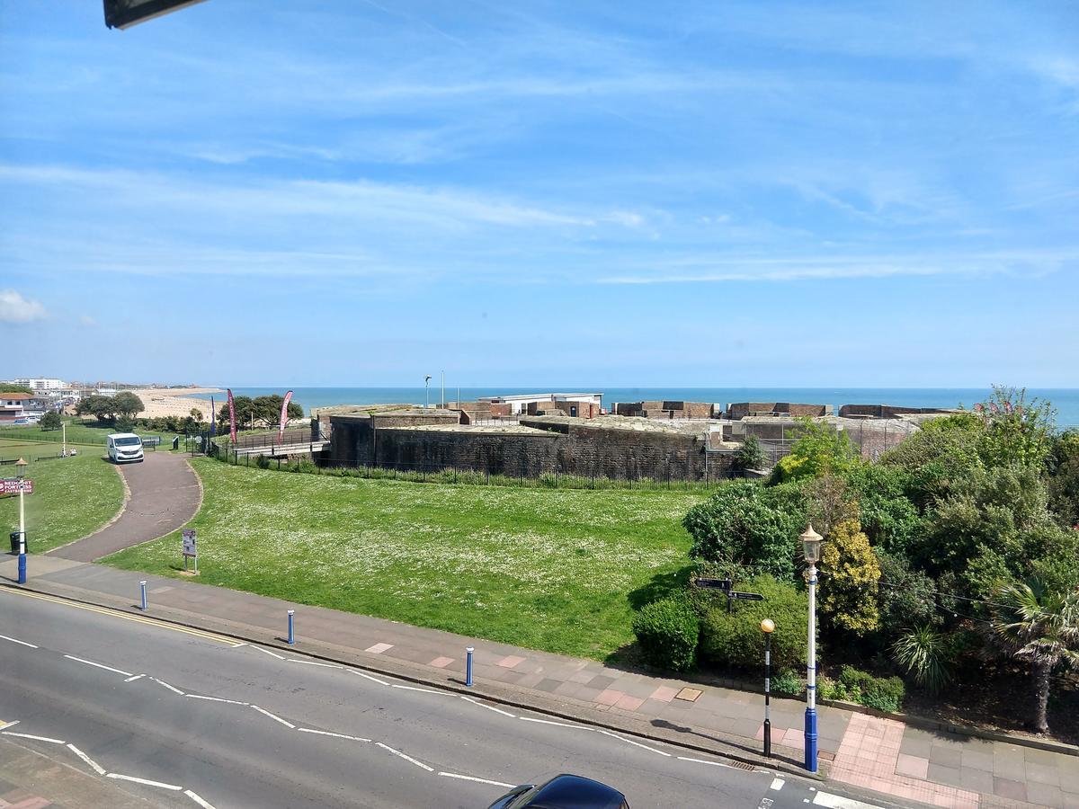 By The Sea Bed And Breakfast Eastbourne Exteriör bild