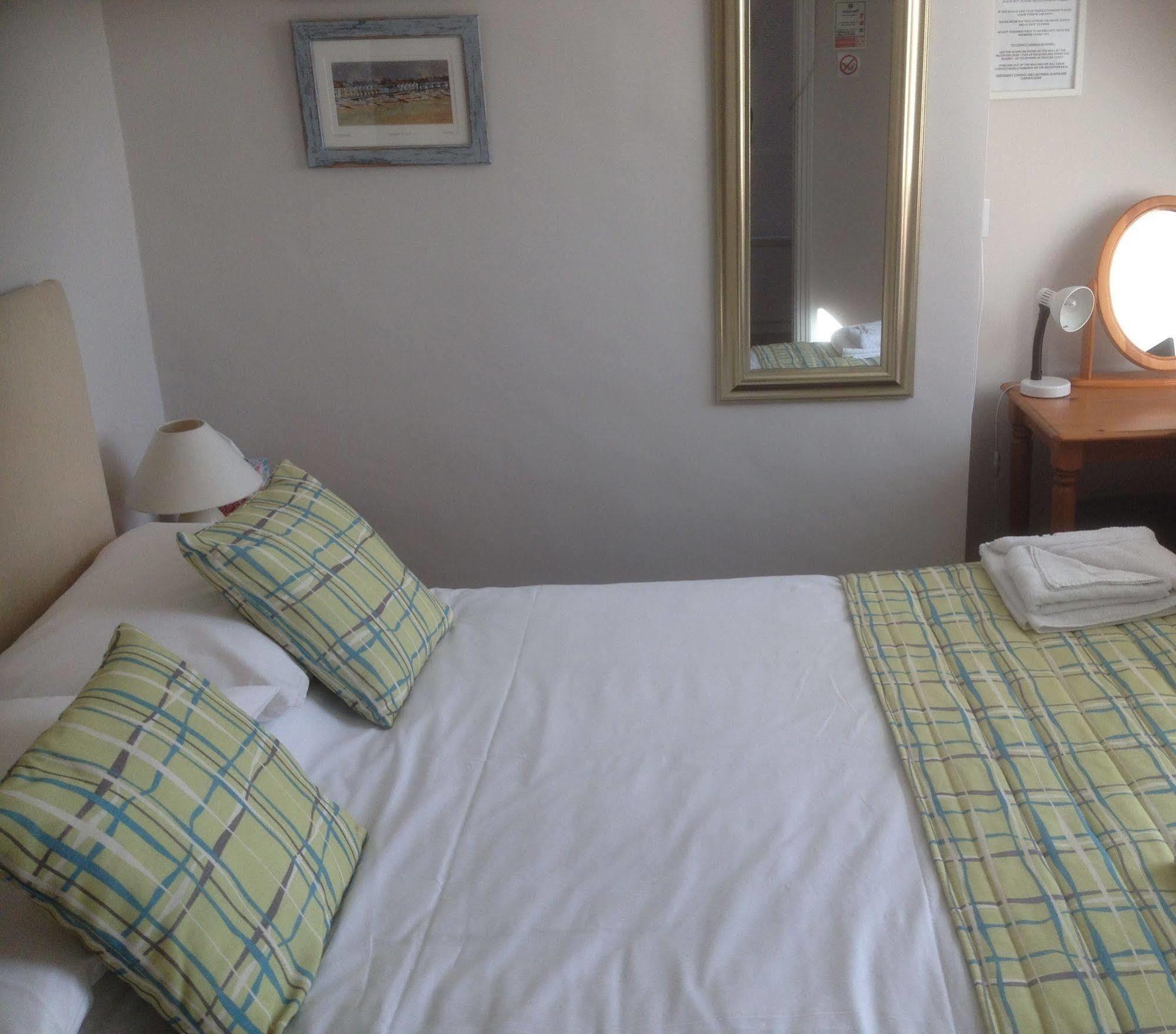 By The Sea Bed And Breakfast Eastbourne Exteriör bild