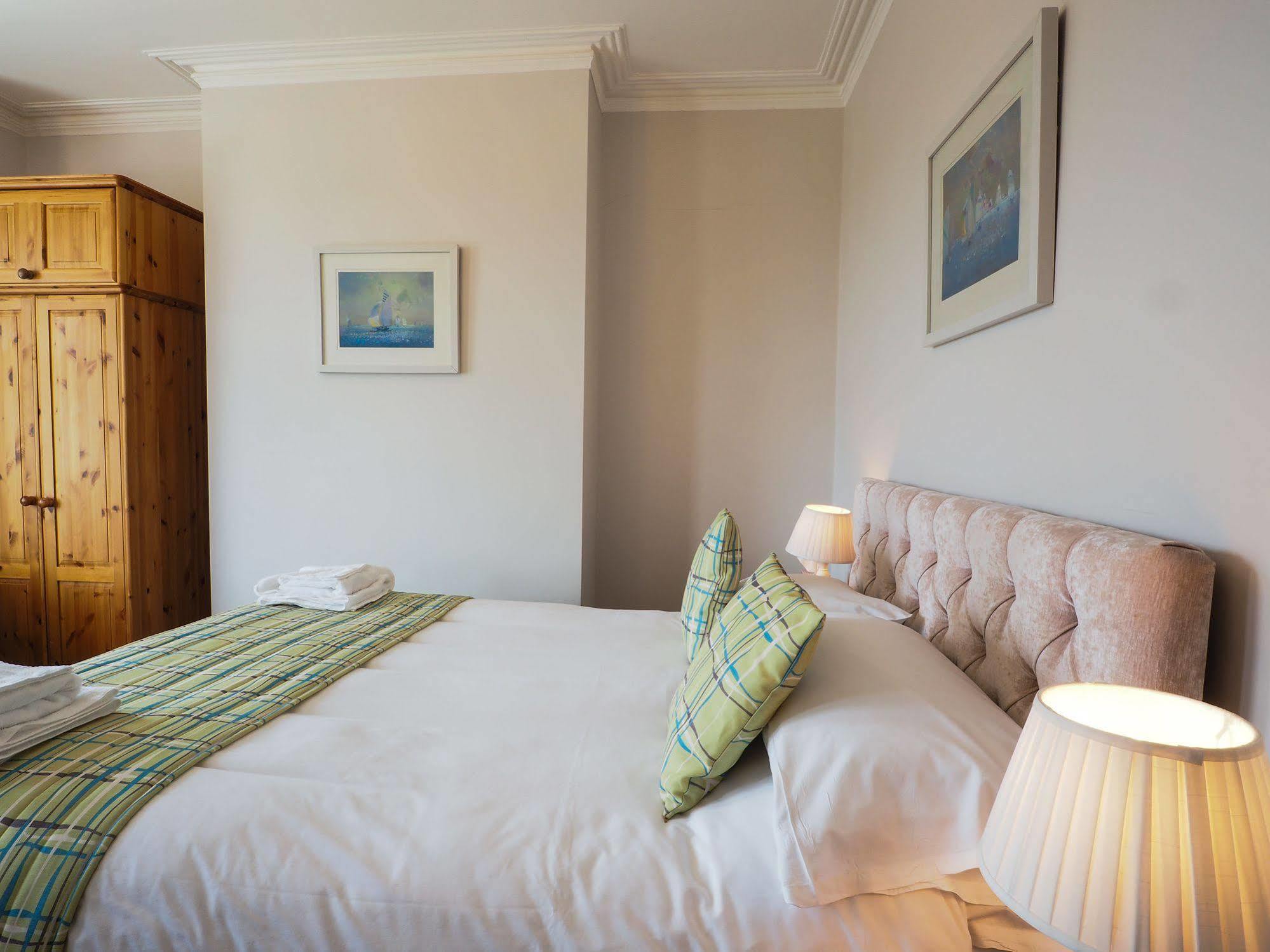 By The Sea Bed And Breakfast Eastbourne Exteriör bild
