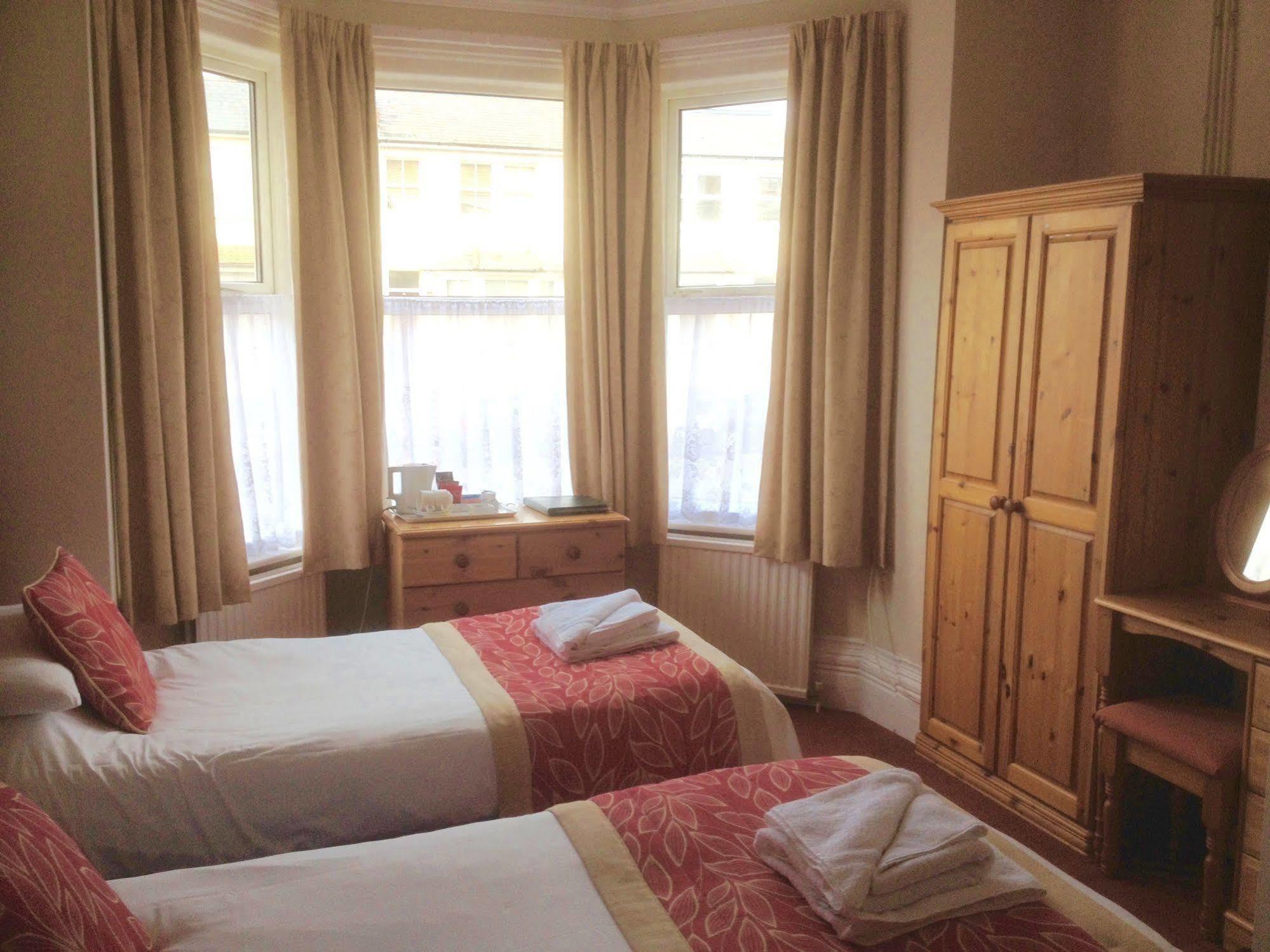 By The Sea Bed And Breakfast Eastbourne Exteriör bild