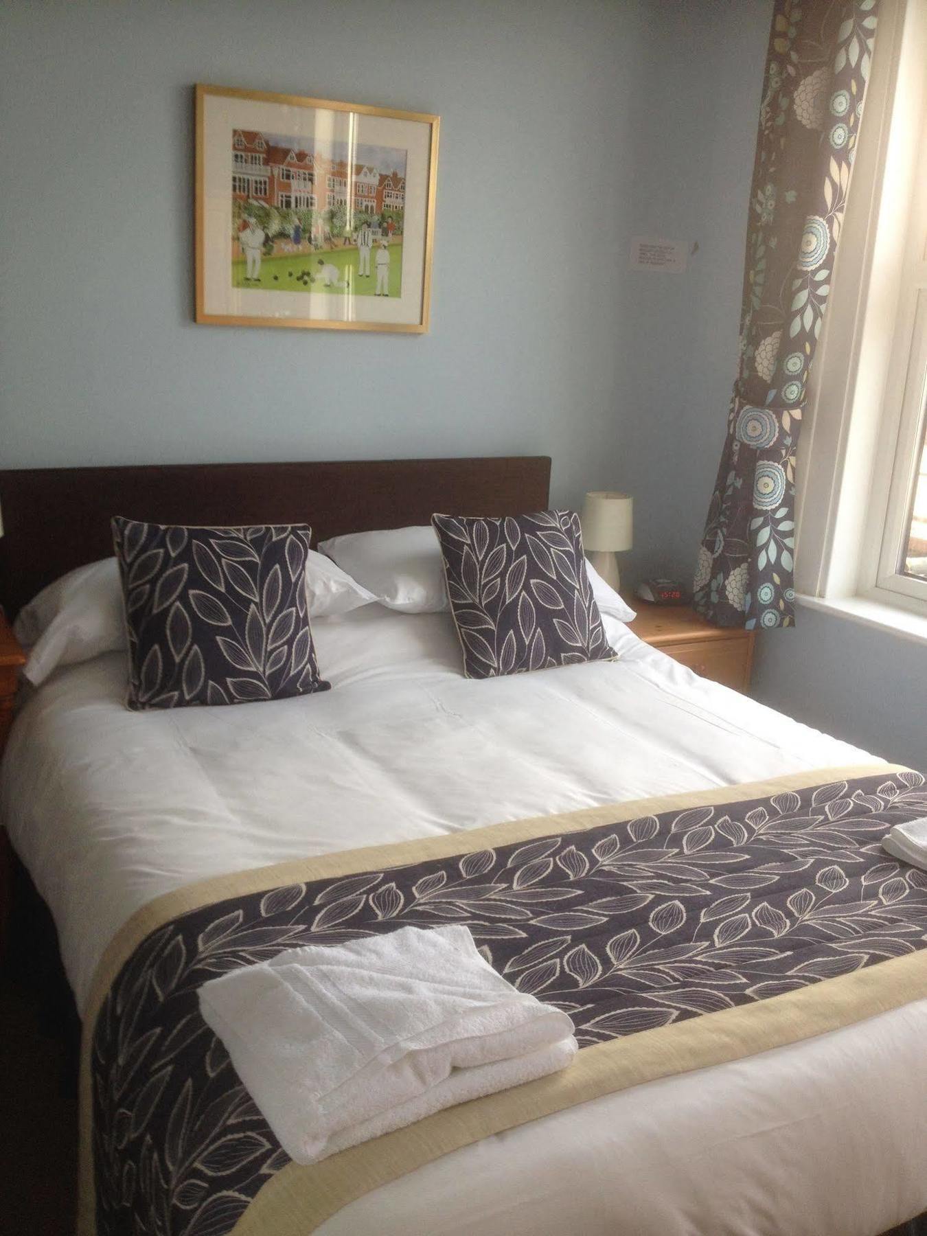 By The Sea Bed And Breakfast Eastbourne Exteriör bild