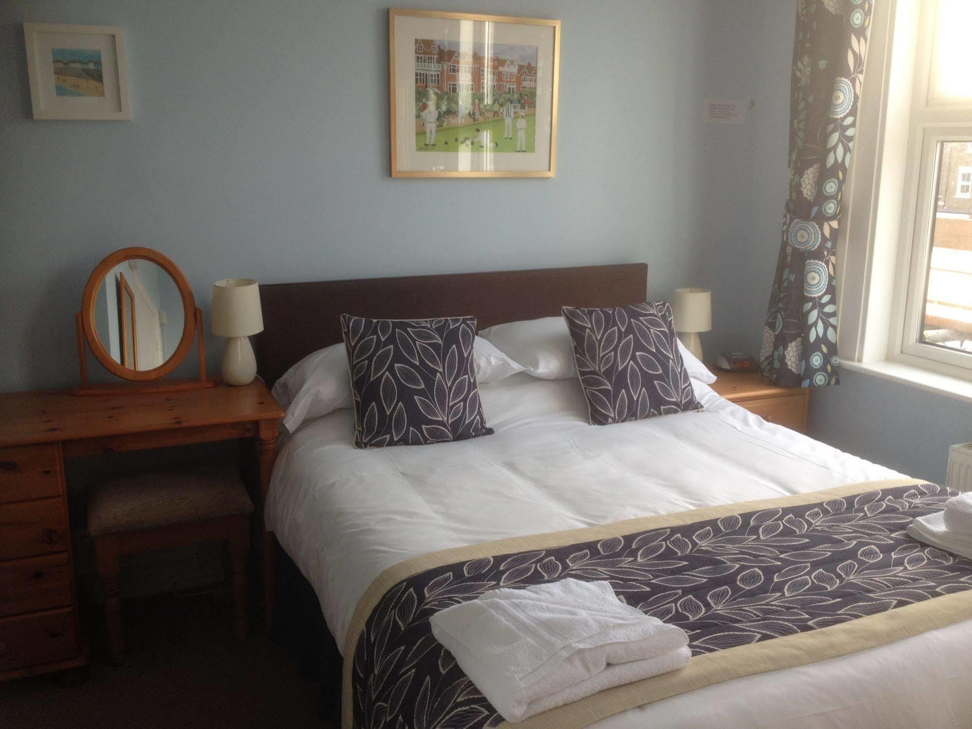 By The Sea Bed And Breakfast Eastbourne Exteriör bild