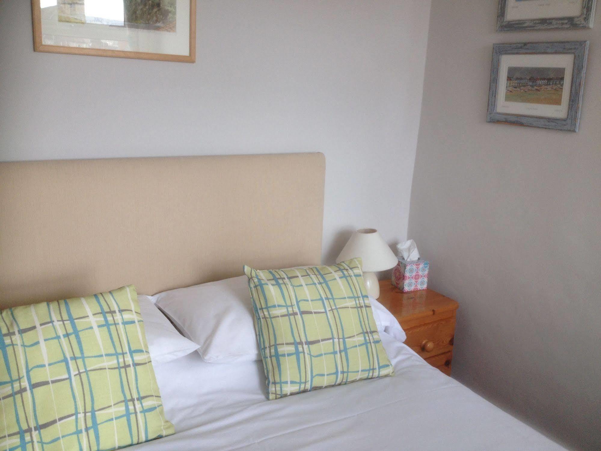 By The Sea Bed And Breakfast Eastbourne Exteriör bild